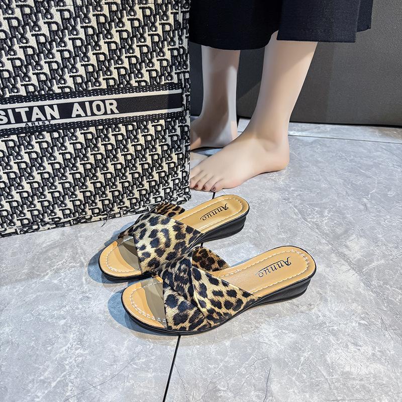 Summer new large size slope heel cool slippers women's fashion outer wear leopard print beach slippers