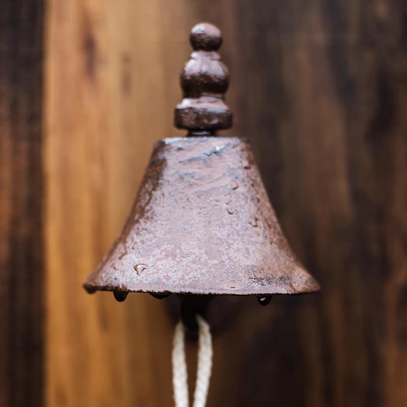 Retro European & American Style Hand-Crank Bell: Large Hanging Doorbell with Loud Sound