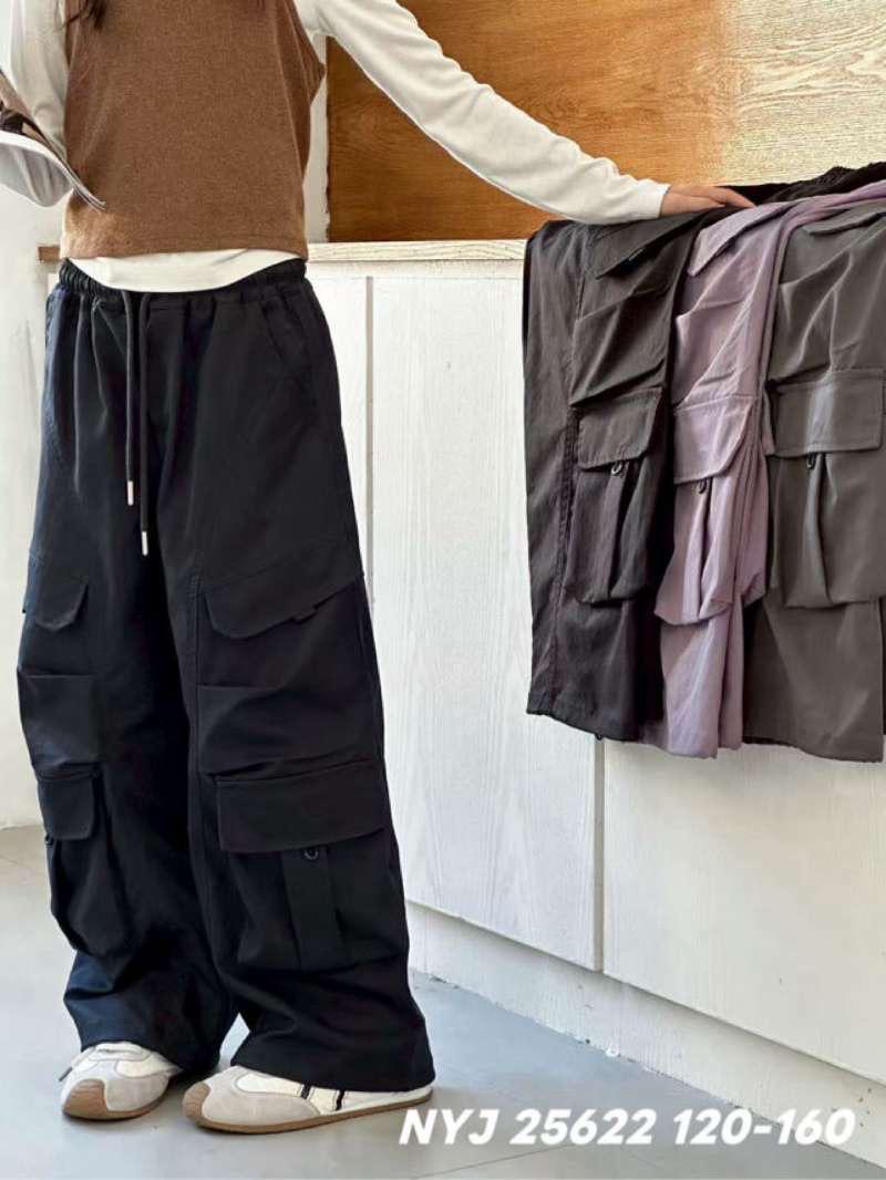 

Medium to Large Kids Autumn Workwear Pants, Loose Fit, Korean Style, Unisex, Sizes 120-140, No Returns 125cm, approx. length 72cm чорний