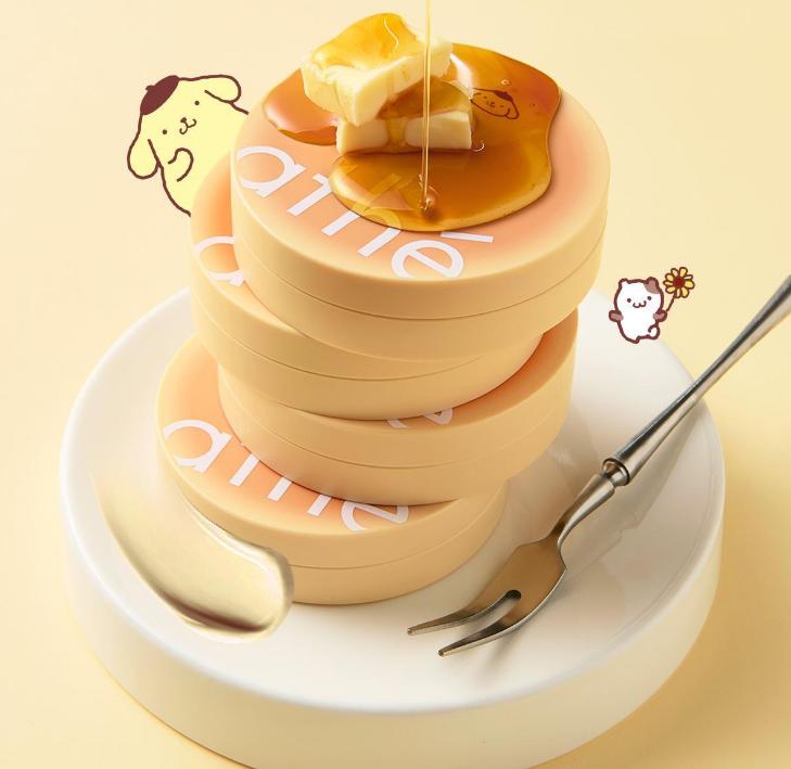 ATHE x Pompompurin Tone-Up Sun Cushion SPF50+ PA++++ Limited Edition + Sponsje + Willekeurig Bedeltje Cadeau