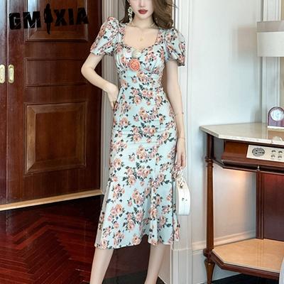 Letnia Niszowa Sukienka w Stylu Vintage Francuskim z Bufiastymi Rękawami i Wąskim Krojem z Nadrukiem Róż Kobiety