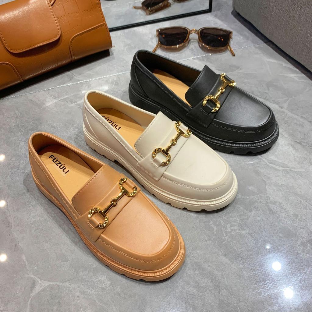 Loafers Ji Britischer Stil Retro PVC Einpedal Kleine goldene Schnalle Rundkopf Dickbesohlte Taschenkopfschuhe