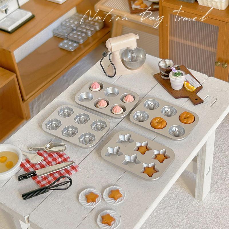 1Pc Doll House Kitchen Decoration Mini Baking Mold Animal Love Star Pattern Shooting Scene Props