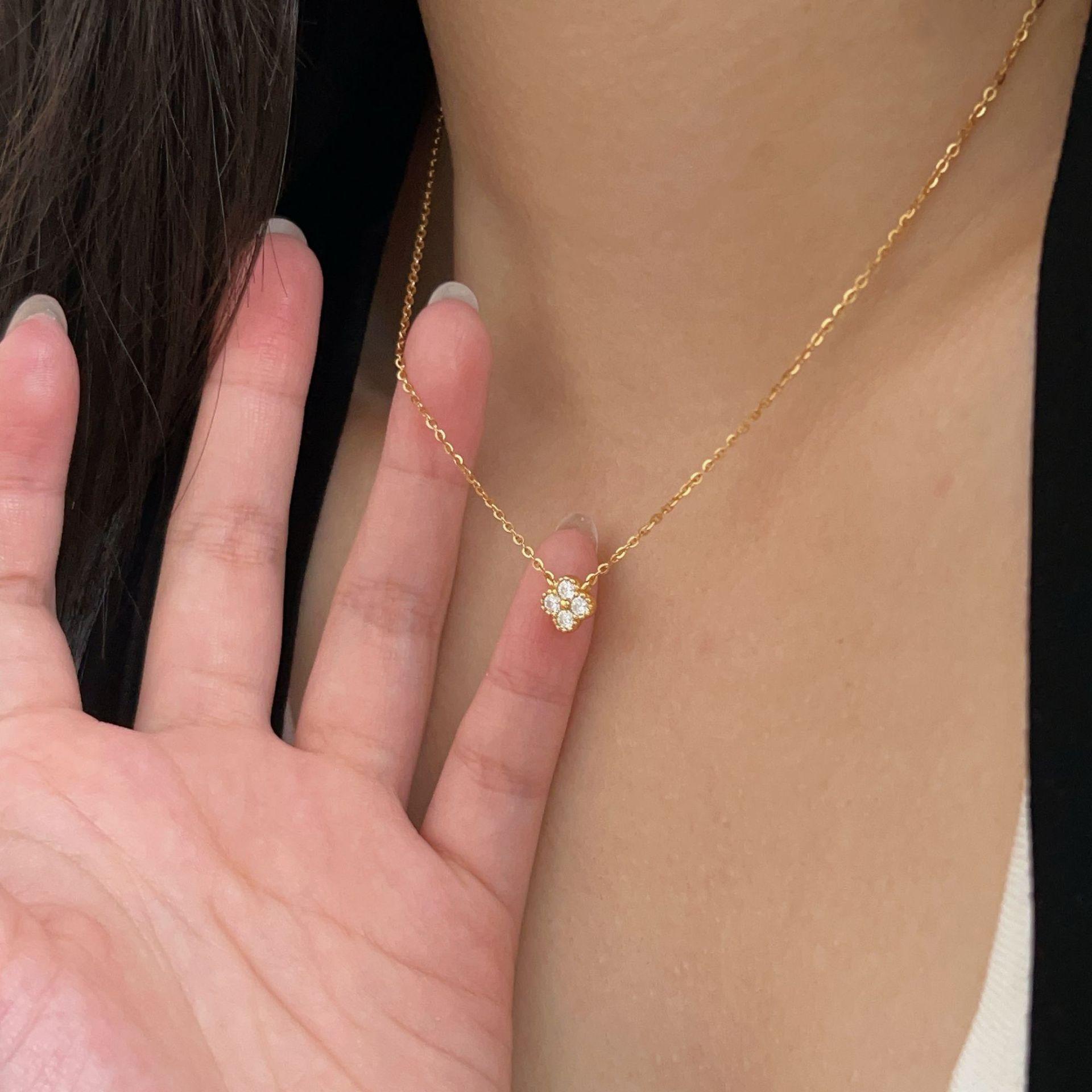 

Fashionable Clover Necklace for Women, Light Luxury, Niche, High-end, Collarbone Chain, Versatile Accessory 40CM