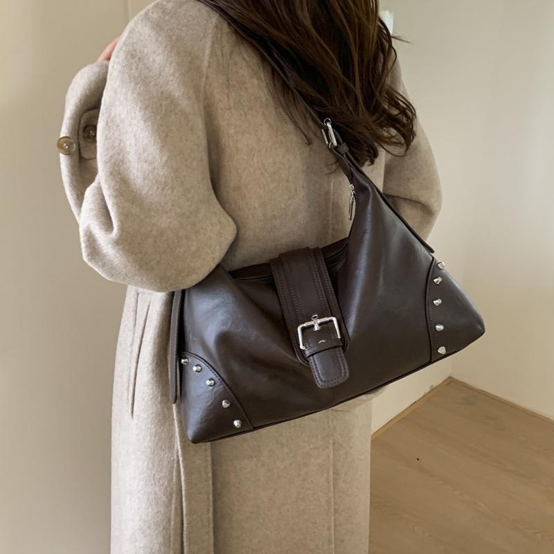 Retro Rivet Soft PU Leather Women's Shoulder Bags Large Capacity Ladies Messenger Bag Female Studded Tote Handbags Casual Use