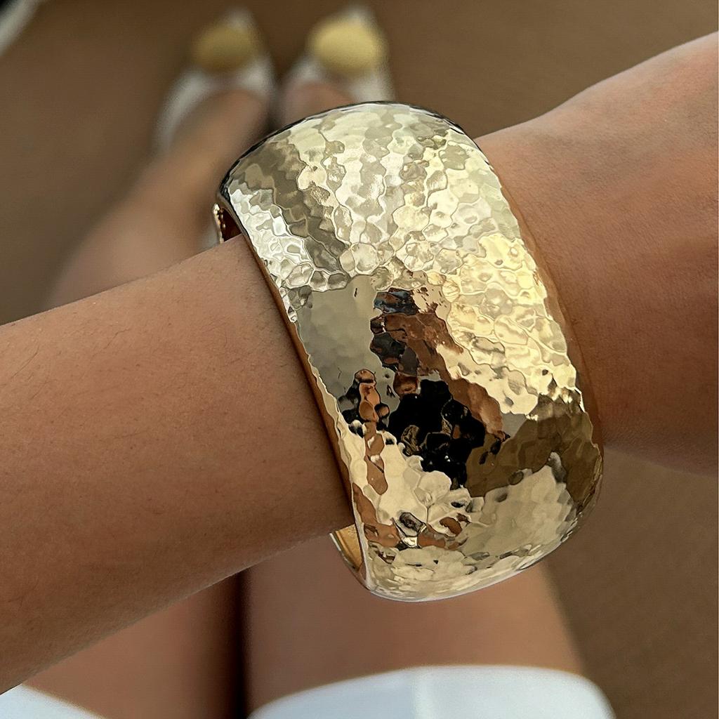Übertriebene Wasserwelle Glatte Oberfläche Breites Armband, Modisches Metalltextur Ringarmband Armband