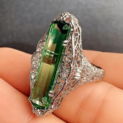 Luxuriöse weibliche Vintage-Ringe mit grünem Stein und Smaragd, wunderschöne Accessoires, edle Dame, schickes Geschenk, Valentinstag, Geburtstag, Braut-Ehering