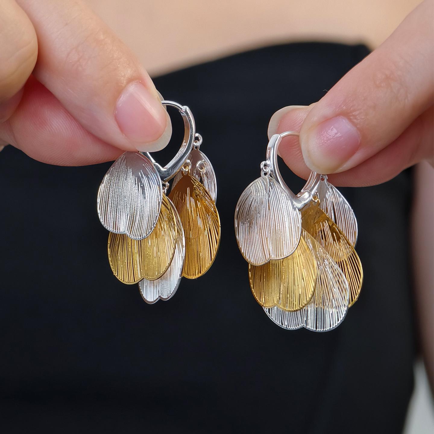 Преувеличенные серьги-кисточки с вырезами в виде бабочек: Женские 2025 Металлические Шипы