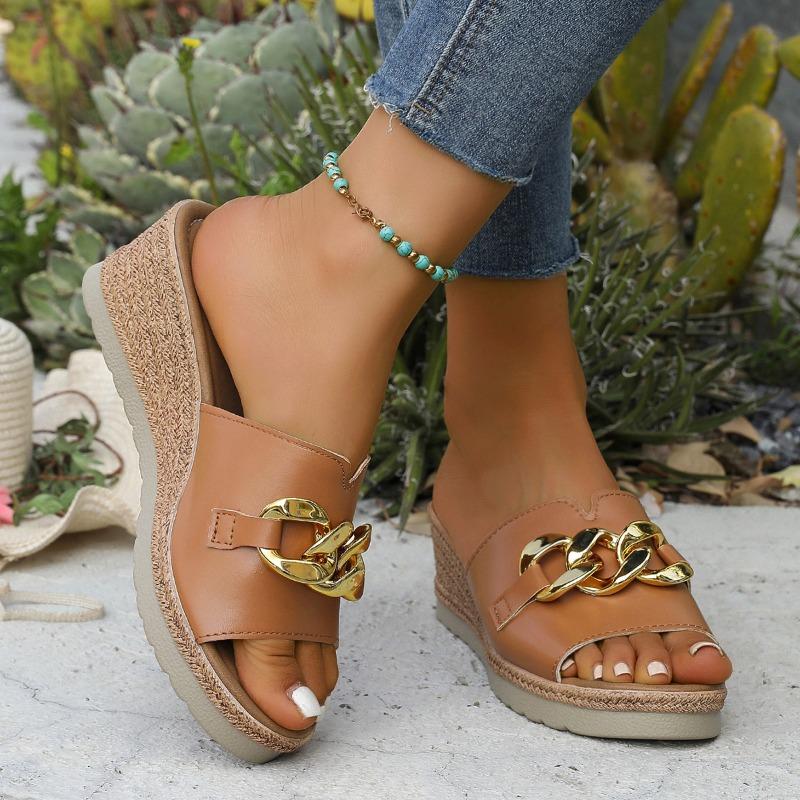 Fashion Plus Size 2025 New Summer Platform Women’s Slippers Hot Sale Casual Wedges Metal Decoration Sandals for Outdoor Daily Slippers
