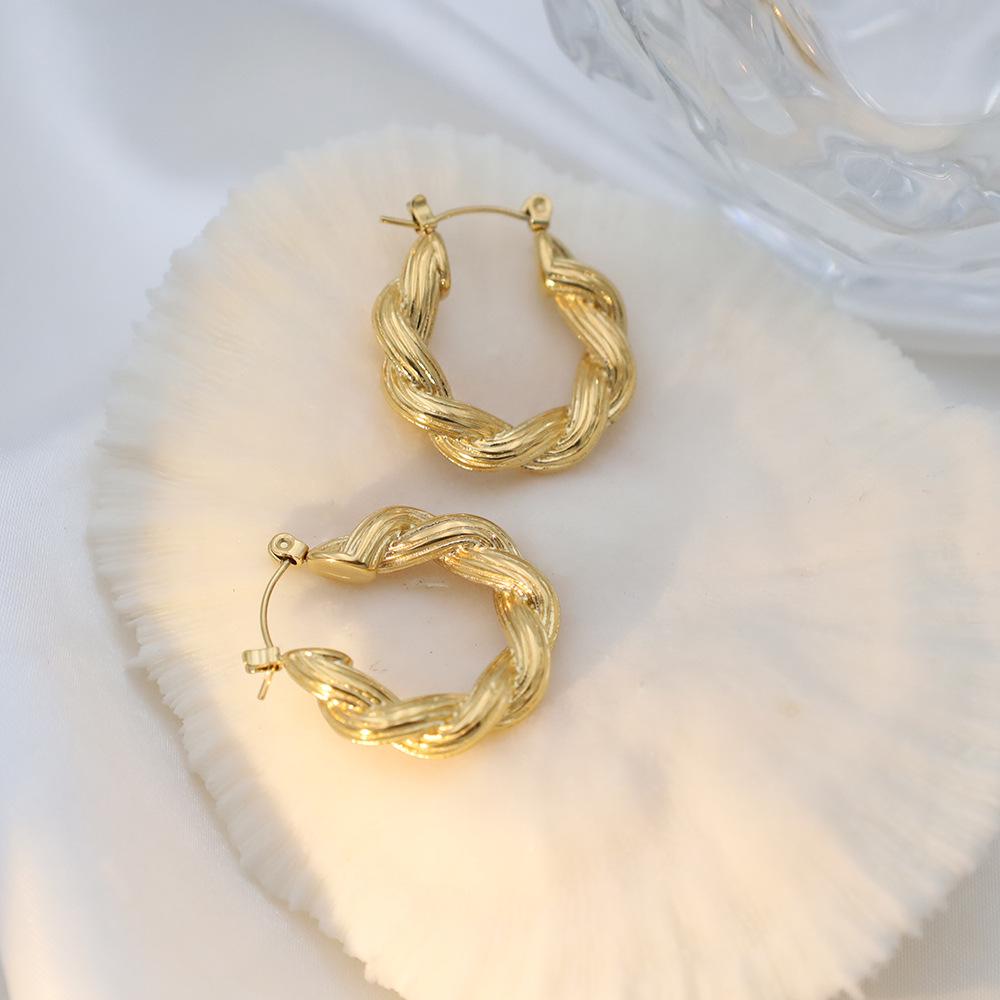 Accessories French Light Luxury Geometric Titanium Steel Ear Buckle Women'S Niche Personality 18K Gold Twist Earrings, High Sense