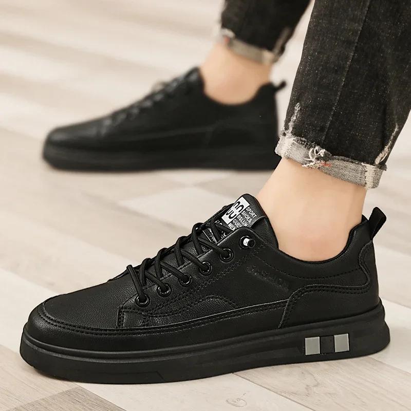 Neue vielseitige Herren Atmungsaktive und leichte kleine weiße Schuhe mit Leder-Obermaterial Low-Cut Vier Jahreszeiten Paar Freizeit-Board-Schuhe