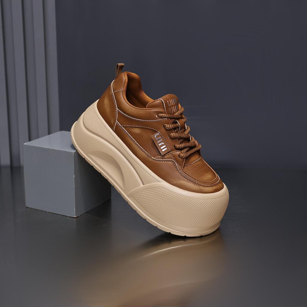 Big head light casual little white shoes women's 2025 autumn new muffin thick sole small man height increase ugly cute bread shoes