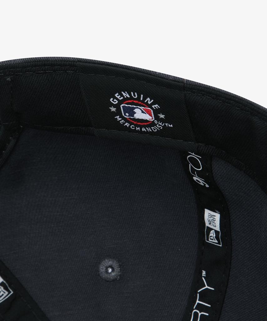 NEW ERA Mlb New York Yankees Basic Outline Unstructured Ball Cap Dark Graphite