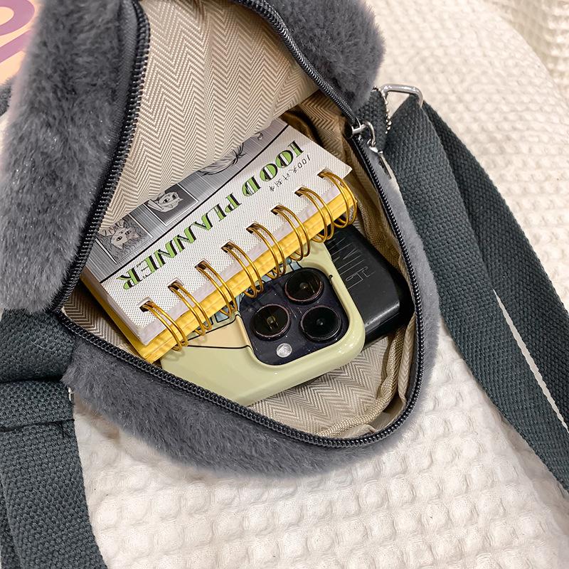 Japanese and Korean Girl Messenger Bag Ins New Plush Little Penguin Mobile Phone Bag Cute Cartoon Girl Heart Hair Bag