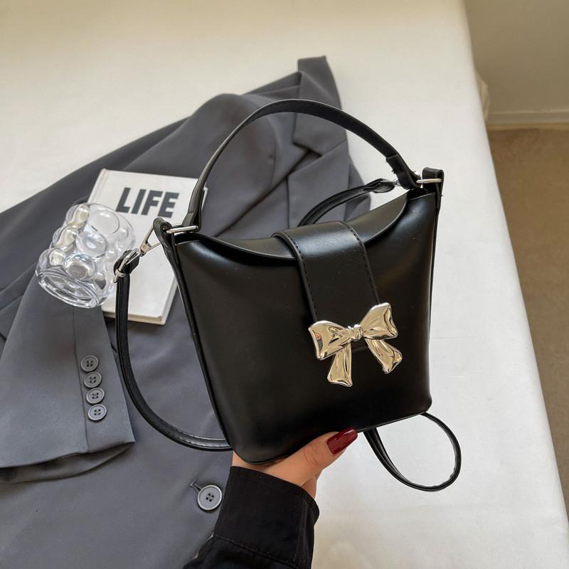 

Chic Urban Minimalist Pu Bucket Bag With Stitching Details In Black Burgundy Blue Pink чёрный