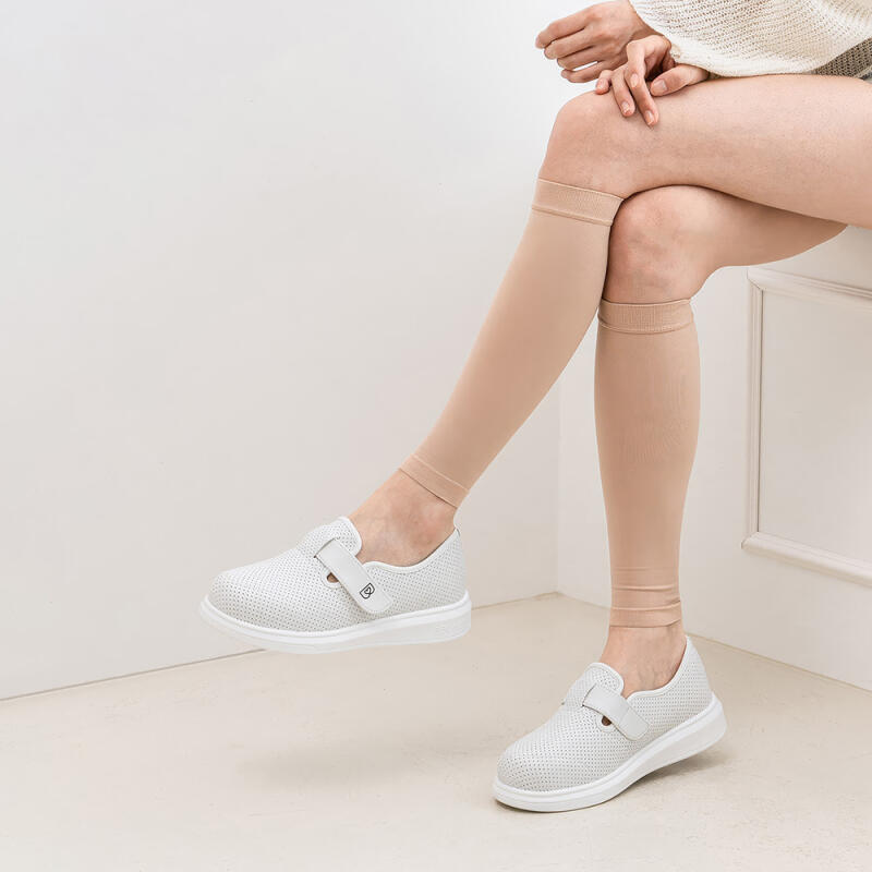 Calf compression band stockings to prevent leg swelling while pregnant
