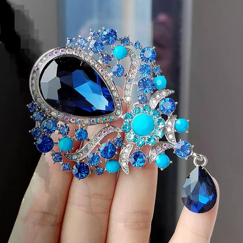 Dazzling Lavish Crystal Water-drop Brooches for Women; Vintage Fashion Pendant for Chic Weddings and Exceptional Jewelry Pins.