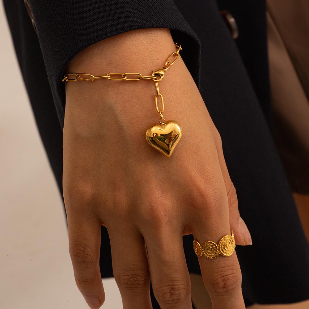 European & American Light Luxury Paperclip Chain Heart Pendant Bracelet in 18K Gold Stainless Steel