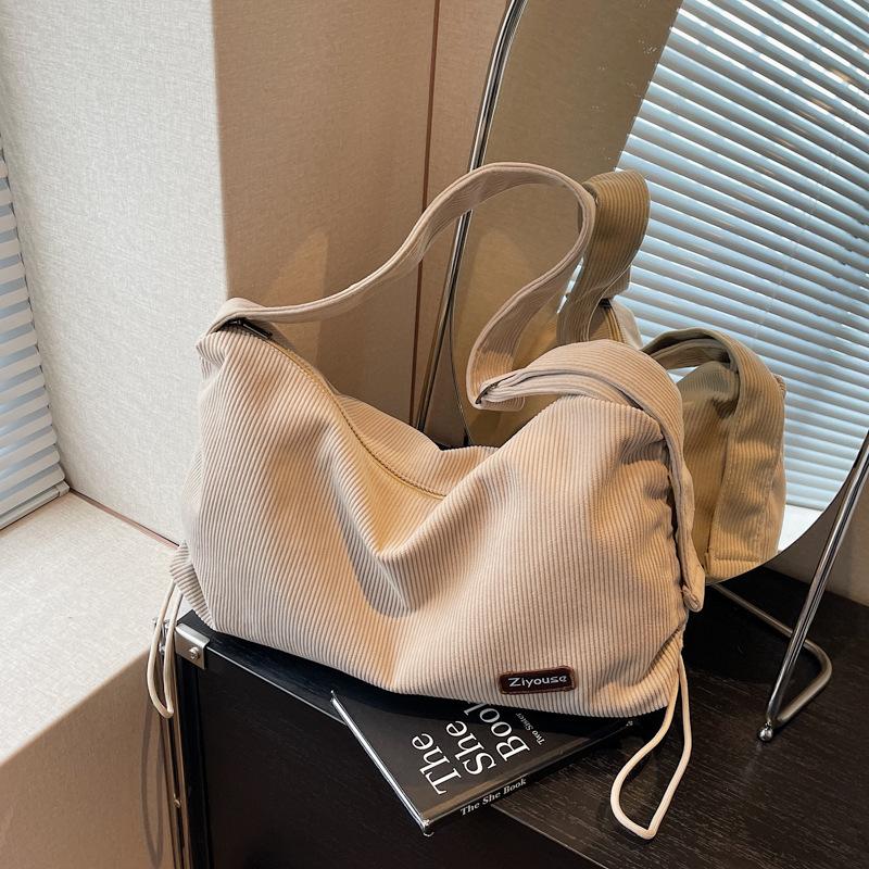 

Casual bag women s new lightweight shoulder bag large-capacity tote bag class commuter messenger bag хаки