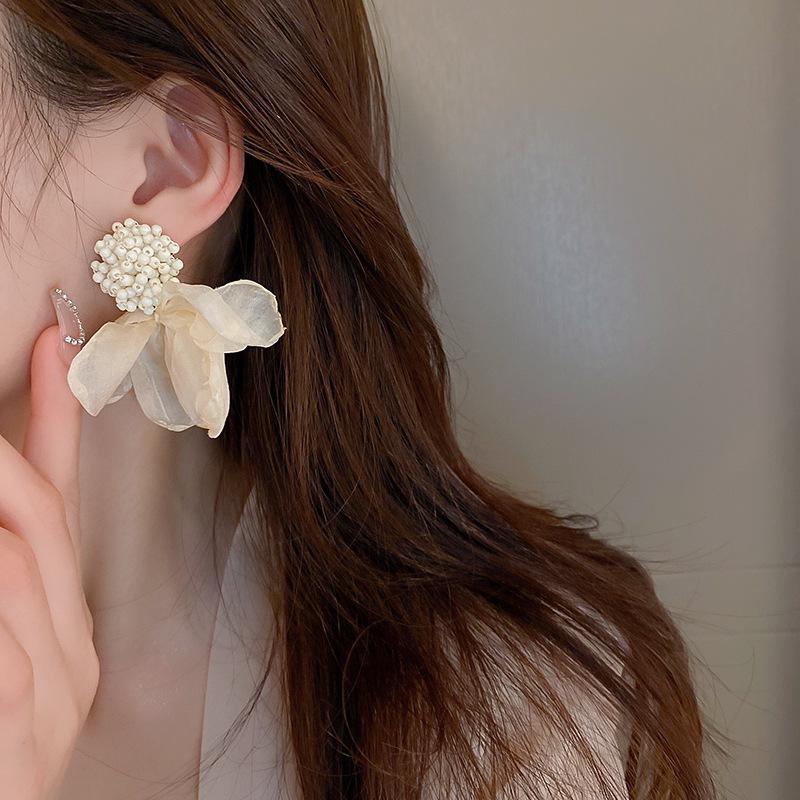 Elegant Retro Lace Flower Earrings - European & American Fashion, High-End Holiday Style for Women