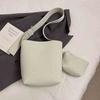 Casual Wide Shoulder Strap Crossbody Bag Women Fashi Versatile Single Shoulder Bags Large Capacity Commuter Bucket Handbags
