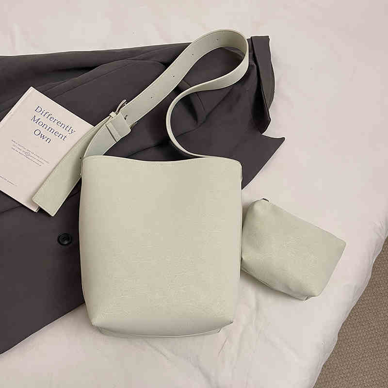 Casual Wide Shoulder Strap Crossbody Bag Women Fashi Versatile Single Shoulder Bags Large Capacity Commuter Bucket Handbags
