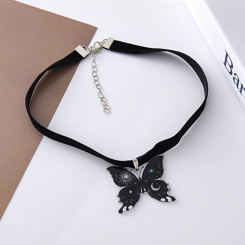 

Оксамитове готичне намисто: Скелет Метелика, Підвіска Місяць і Сонце Зоряне Небо