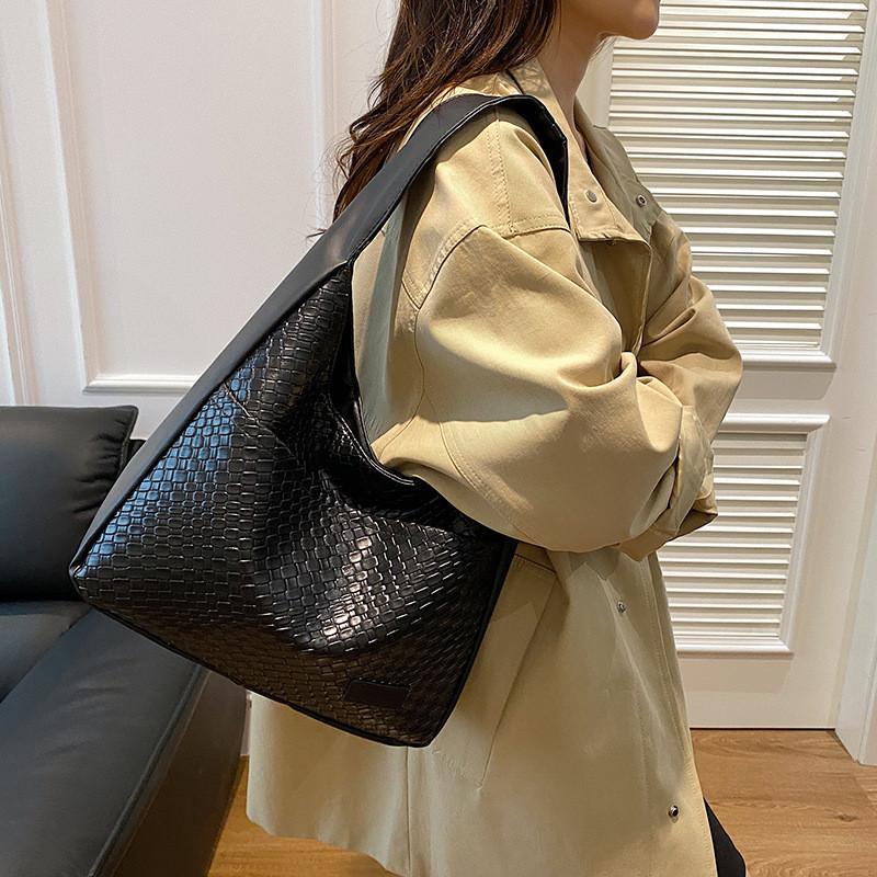 Stylish Large Capacity Tote Bag With Vintage Charm Perfect For Everyday Use