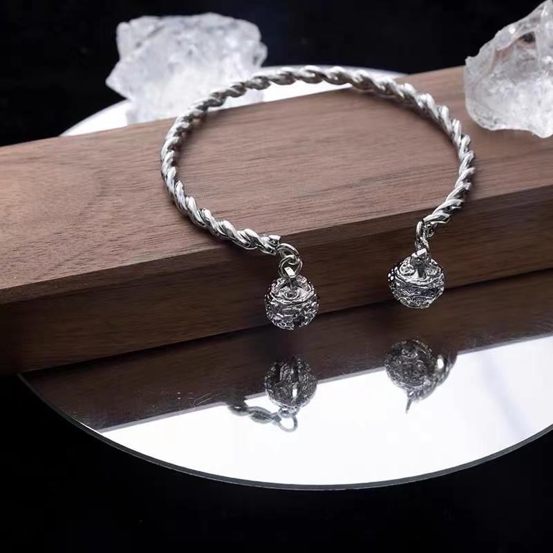 Fashionable Alloy Bell Bracelet For Women Unique Geometric Design 2024 Summer