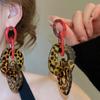 Orecchini a bottone geometrici rotondi con stampa leopardata in resina e pelle con ago d'argento moda autunno e inverno orecchini di nicchia di alta gamma da donna