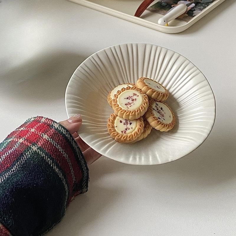 

French white vertical relief simple shallow bowl household ceramic yogurt bowl bird s nest bowl sweet bowl cake