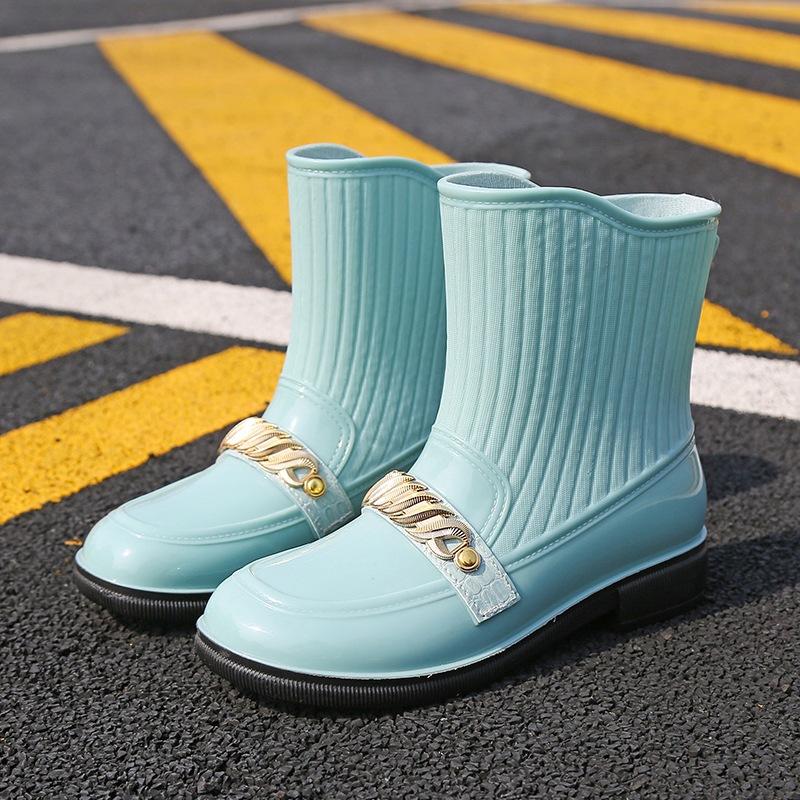 

Женские резиновые сапоги модные, легкие, на толстой подошве, износостойкие, водонепроницаемые и нескользящие при ношении на улице. 36