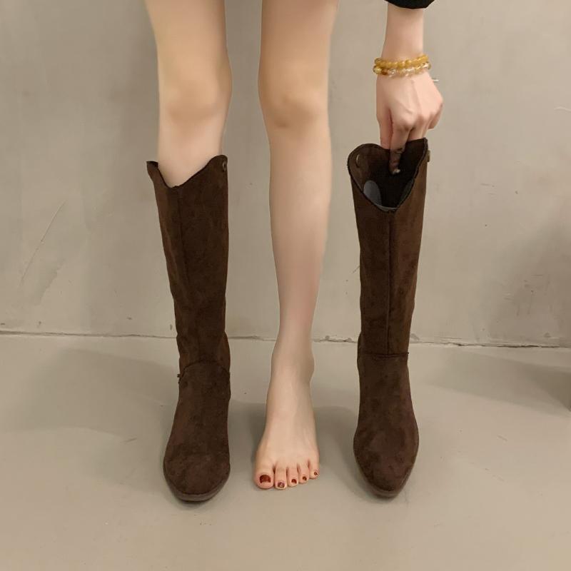 

Мода 2025Винтажные женские сапоги до колена Модные туфли на низком квадратном каблуке Лаконичные слипоны Узкие длинные женские боты 35 коричневый