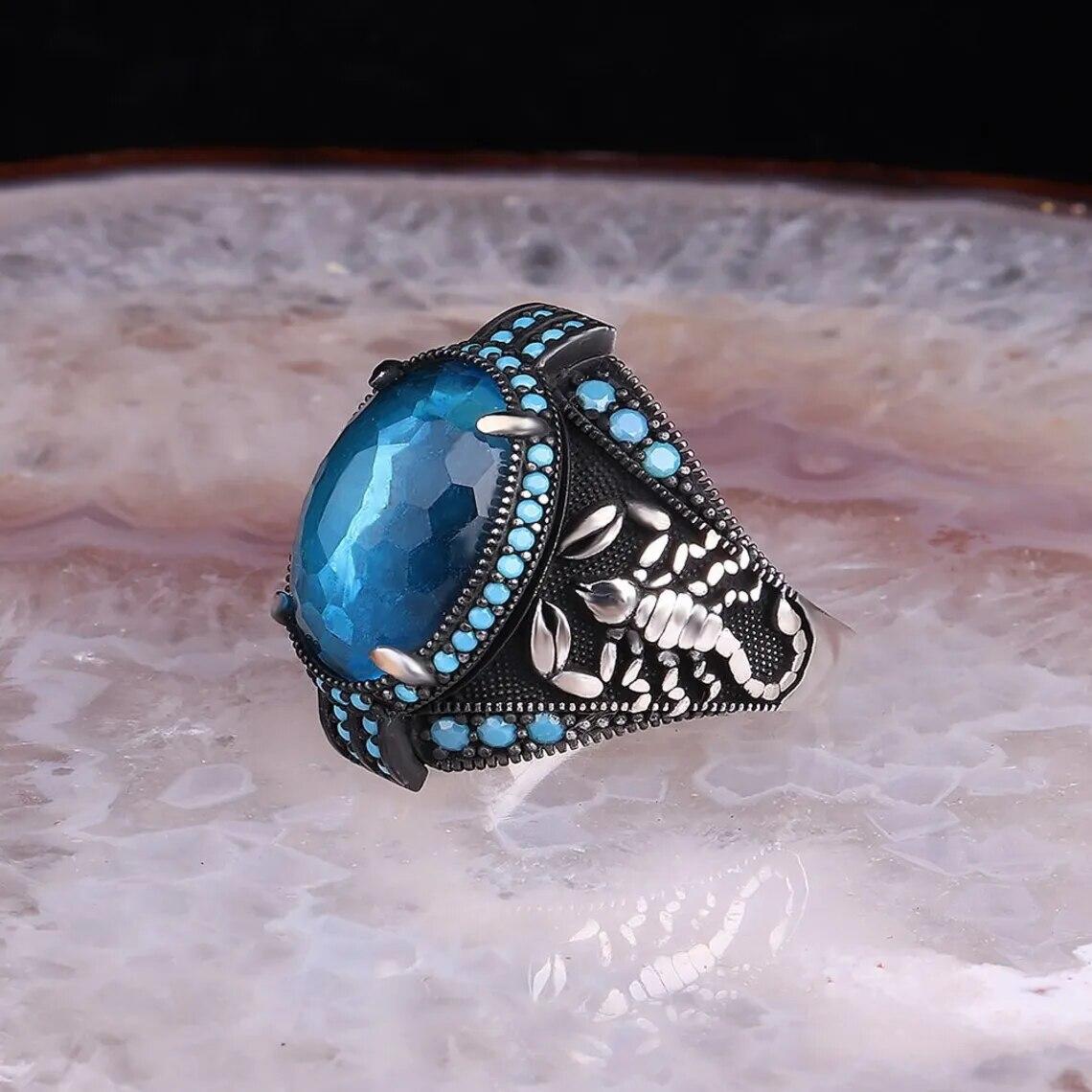 

Личное мужское кольцо в стиле ретро-панк с изумрудным скорпионом 13