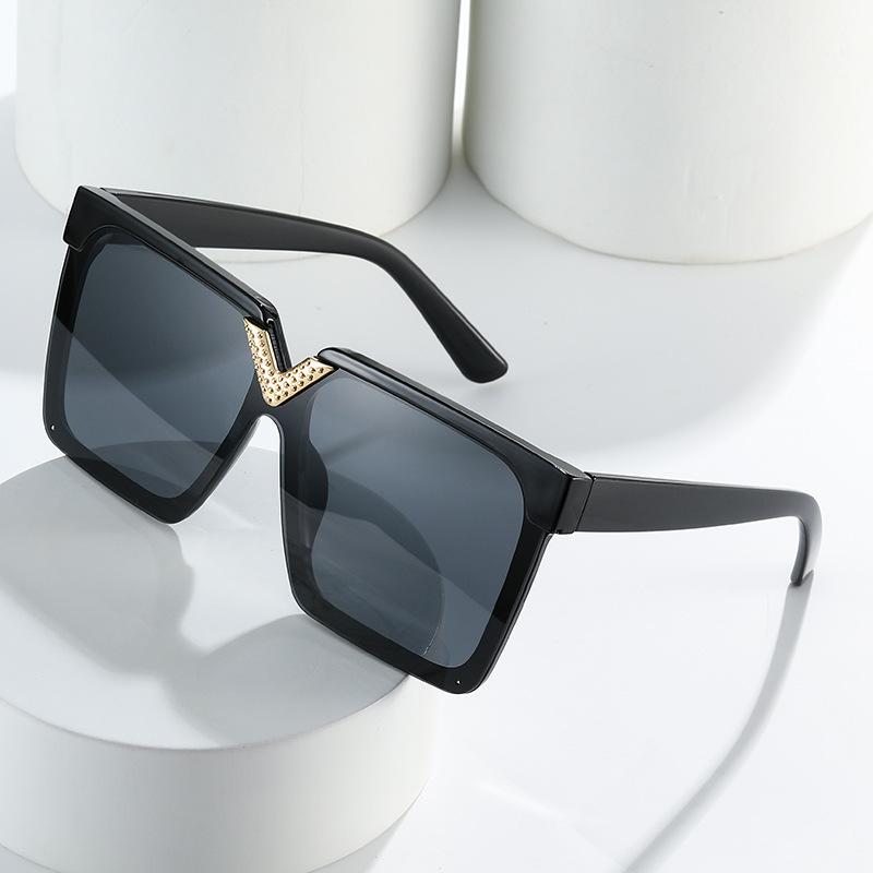 

Letter V Square Sunglasses For Women Men Brand Design Fashion Driving Black Sun Glasses Vintage Trend Male Female Eyewear 2024