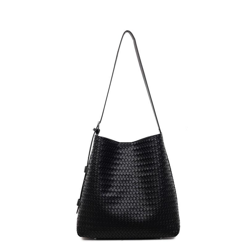 Woven bag Bucket bag Women's large-capacity new fashion commuter shoulder underarm bag Crossbody handbag