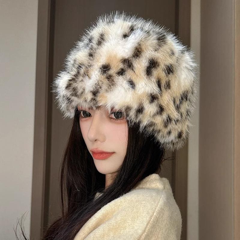 

Новая плюшевая шляпа-панама с леопардовым принтом для женщин для защиты от холода зимой, с защитой ушей, шляпа-ведро и шляпа-котелок, удобная для лица, универсальная шляпа, модная