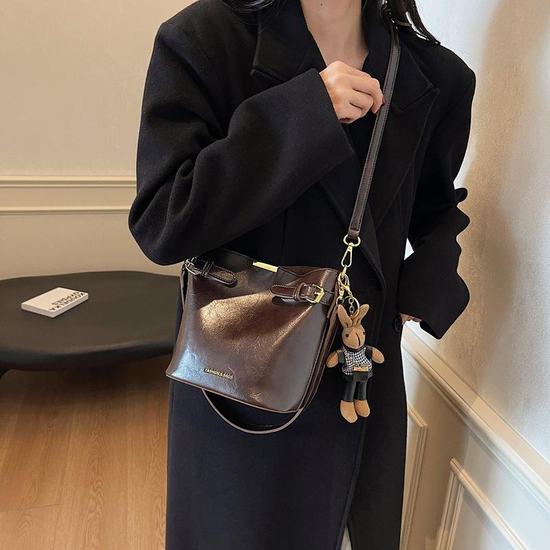 2025 Handbag Bag New Fashion Large Capacity Retro Portable Shoulder Messenger Bag Women's Bag