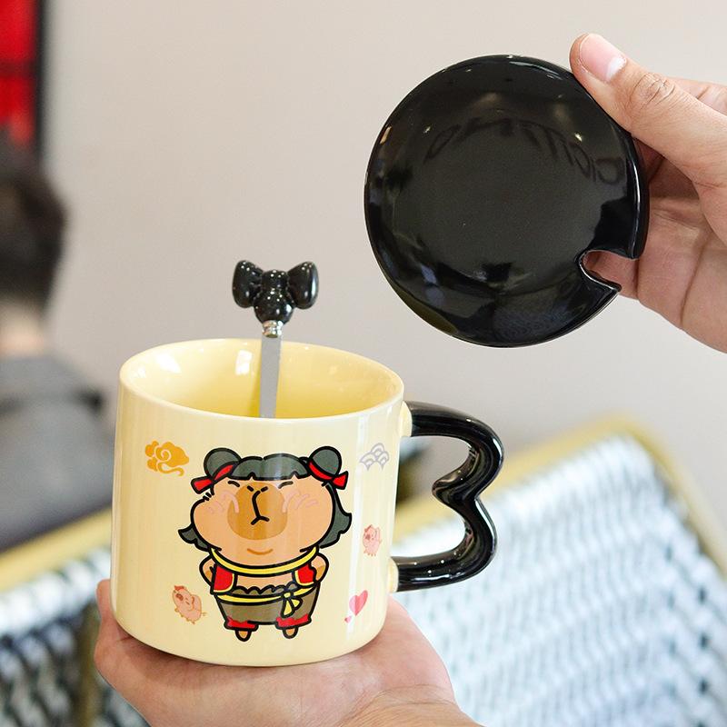 Kreativ och intressant Nezha-mugg med lock och sked med högt värde Hushållskoppar Söta keramiska koppar Vattenkopp Presentförpackningsset
