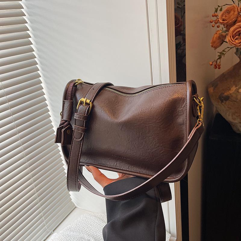 Retro Niche Bag Women's Spring and Summer New Fashion Messenger Bag Single Shoulder Underarm Bag Commuter Pillow Bag