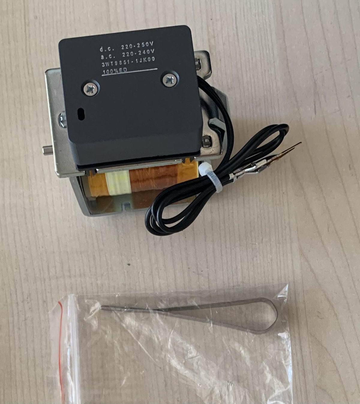 

3WT9851-1JK00 Circuit Breaker 220V Shunt Trip Coil Accessory for 3WT8 Frame