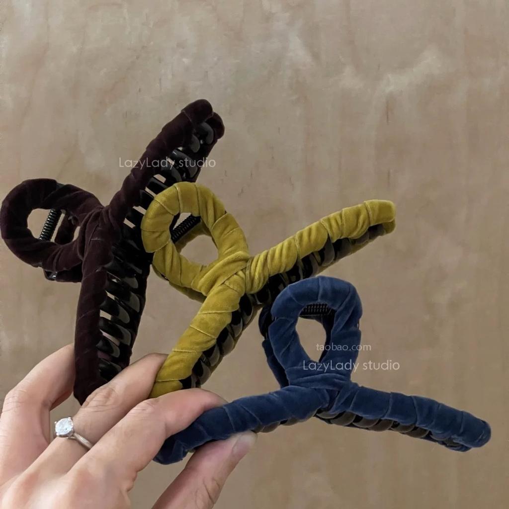 French Metal Velvet Hairpin for Women, High-end Ponytail Shark Hairpin, Back of The Head, Hairpin