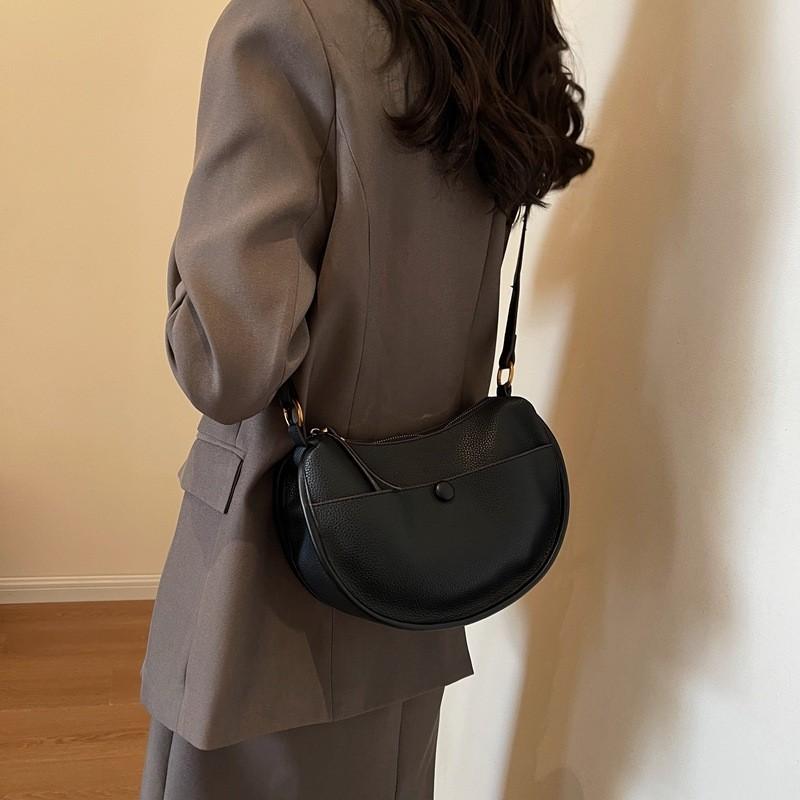 2024 Новая большая сумка Женская Высококачественная Текстура Городской Простой Стиль Сумка на плечо Сумка через плечо Ретро Сумка-седло чёрный
