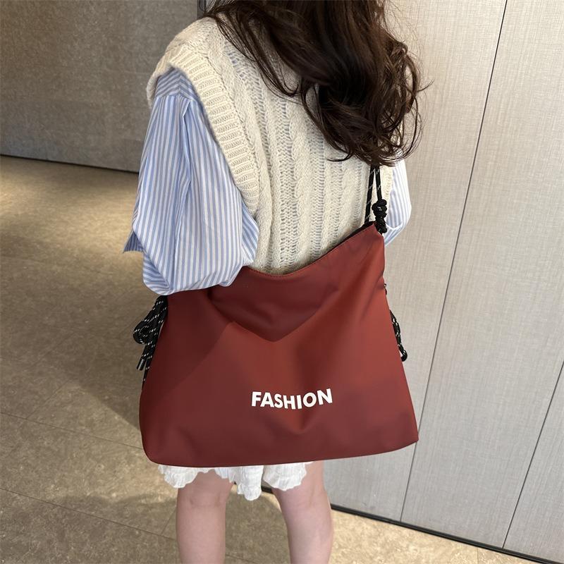 Neue vielseitige Schulter-Umhängetasche für Herbst und Winter, Nylontasche, Damen-Handtasche mit großem Fassungsvermögen, hochwertig, Pendler-Tragetasche