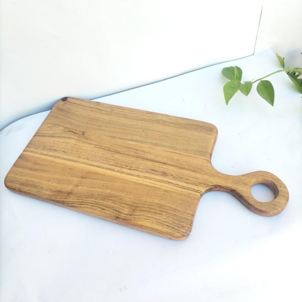 Handwerkliche Freude: Handgefertigtes Fisch-Wurstbrett - Schneidebrett aus Naturholz
