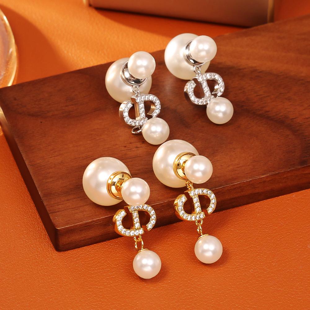 Elegant And Sweet Pearl Earrings Are Suitable For Women To Wear Fashionable Jewelry For Daily Travel, Parties And Banquets