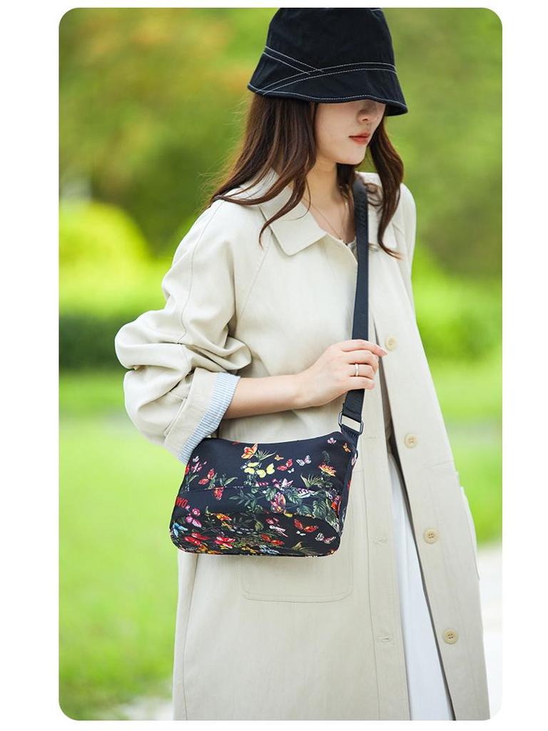 2025 Women's Large Capacity Multi-Compartment National Tide Print Fashion Crossbody Bag for Travel