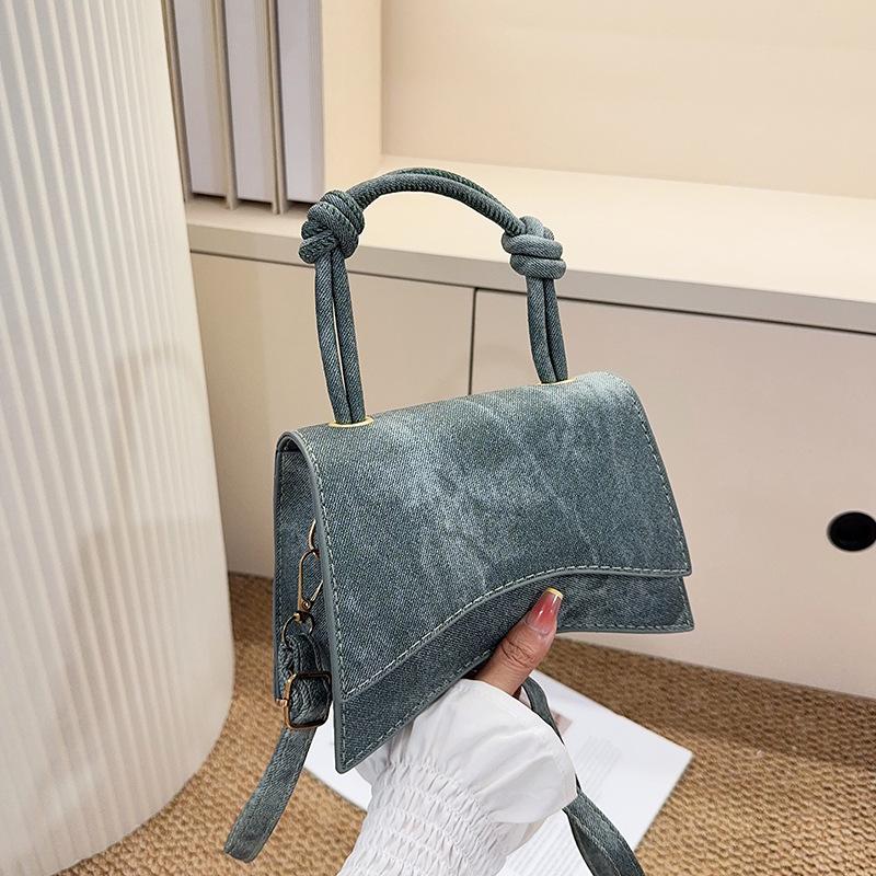 

Women s simple temperament commuter solid color handbag autumn new fashion shoulder messenger small square bag зелёный