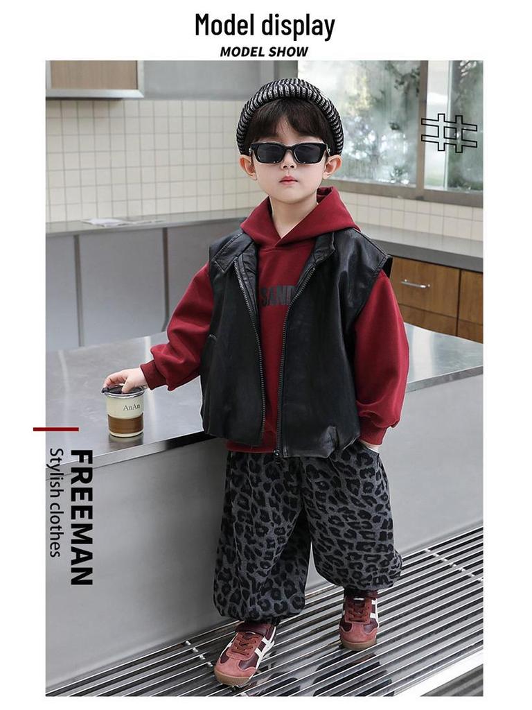 Chłopięcy jesienny trzyczęściowy zestaw streetwearowy w stylu koreańskim: bluza z kapturem i skórzana kamizelka