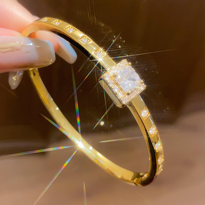 18K Gold Plated Zircon Flower Bangle - European & American Trend, Light Luxury Fashion Bracelet for Women